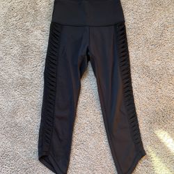 Lululemon cropped leggings w/mesh