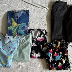 Women’s Scrubs Size XS (2 Pair Pants & 5 Tops)