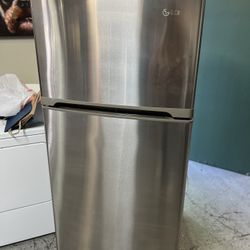 Lg Apartment Size Top Freezer With Ice Maker In Stainless Steel 