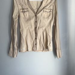 Guess jeans western style light weight button down shirt size M. 1 metal button missing on back & thread on front pocket ripped see pics 