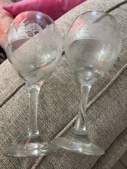 Set of 2 Etched Winter Scene Wine Glasses