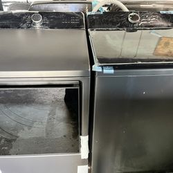 LG 5.5 Cu. ft. Smart Top Load Washer And LG - 7.3 Cu. Ft. Smart Electric Dryer with EasyLoad Door - Matte