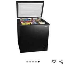 Arctic King Chest Freezer 5 cu ft (Black)