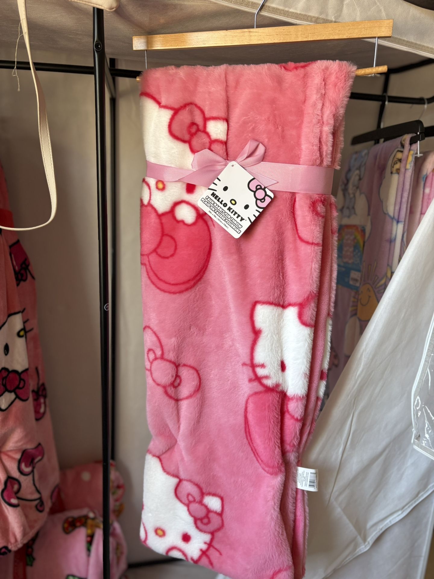 Hello Kitty Faux Fur Bow Blanket
