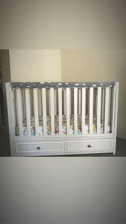 Pottery Barn White Cottage Like Crib