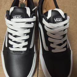 Women’s Size 8 Vans Ward Deluxe Black And White  Leather 