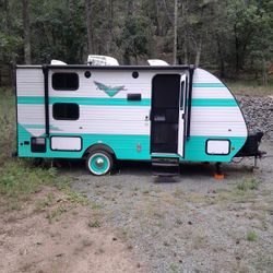 Riverside Retro RV 190BH 21’