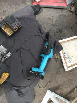 Seesaw 21v hand held chainsaw for cutting small limbs and debris