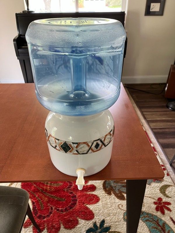 Filtered water dispenser 