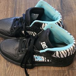 Women's DC Manteca 4 Hi Top Skateboard Sneakers / Shoes Size 9.5, White/Black Zebra - Nice Cond