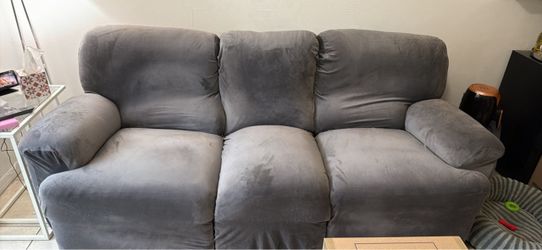 FREE COUCH Must pick up today. Moving.