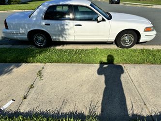 2000 Ford Crown Victoria