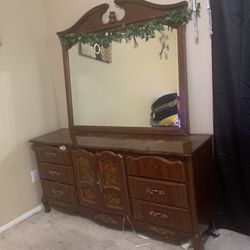 Dresser With Mirror