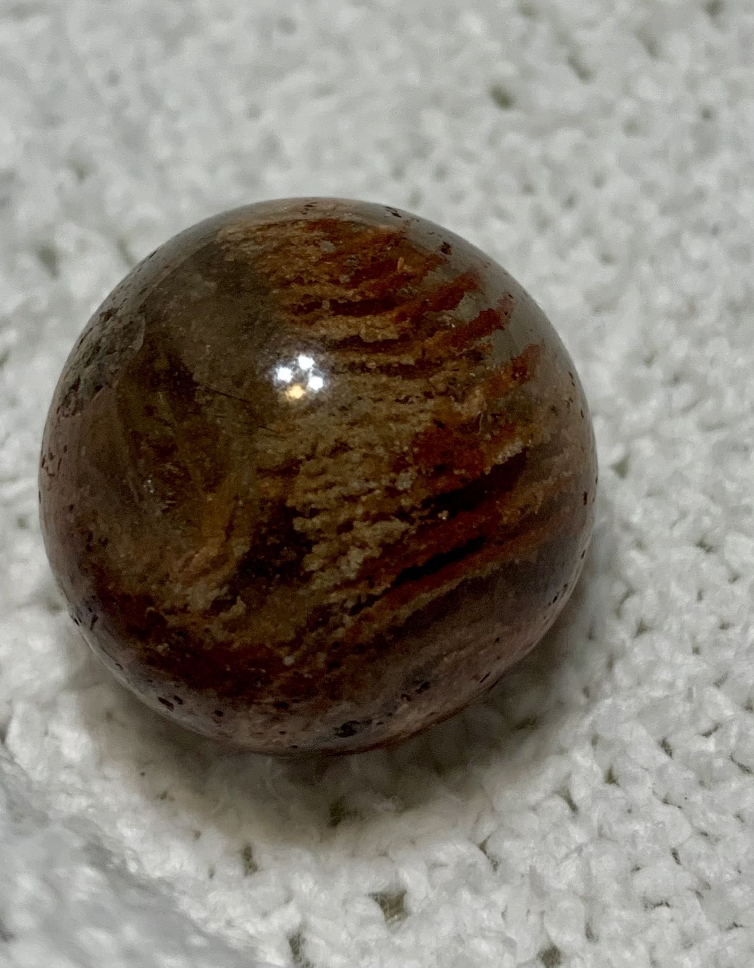 Marble size thousand layer garden quarts sphere