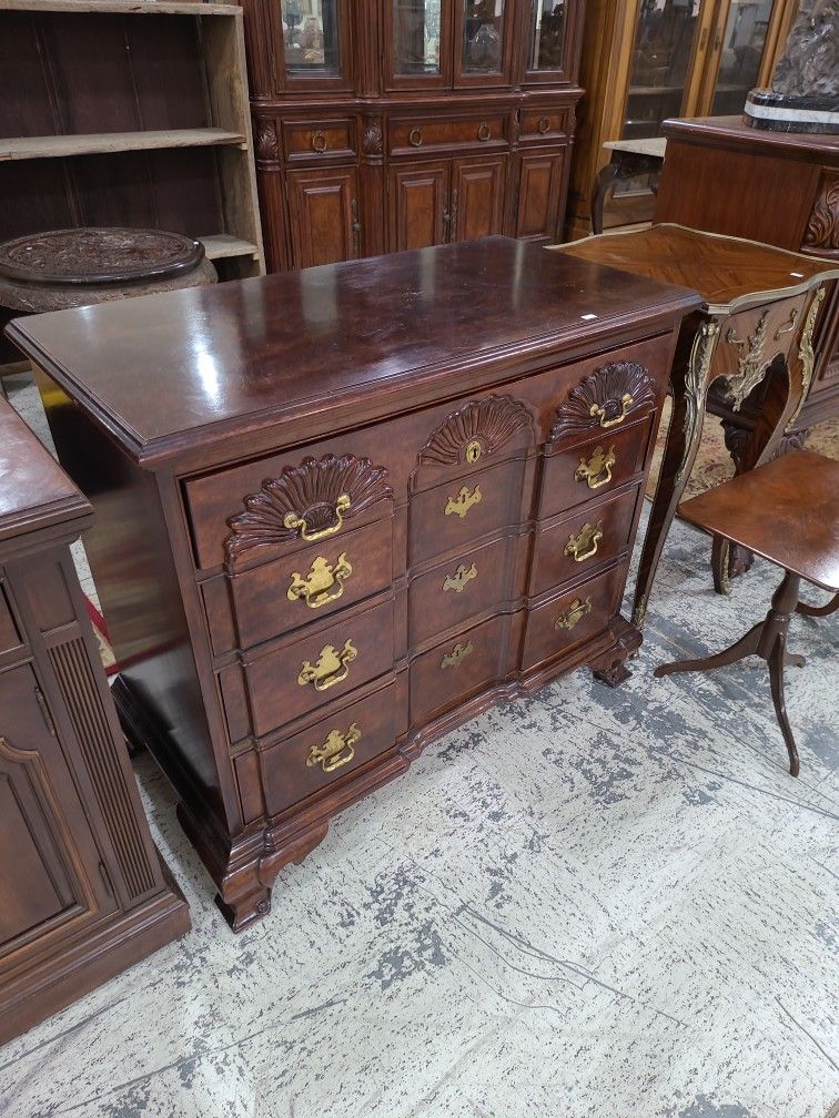 Thomasville chest of drawers