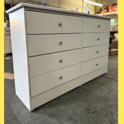 8 drawers dresser/ Eight drawers dresser