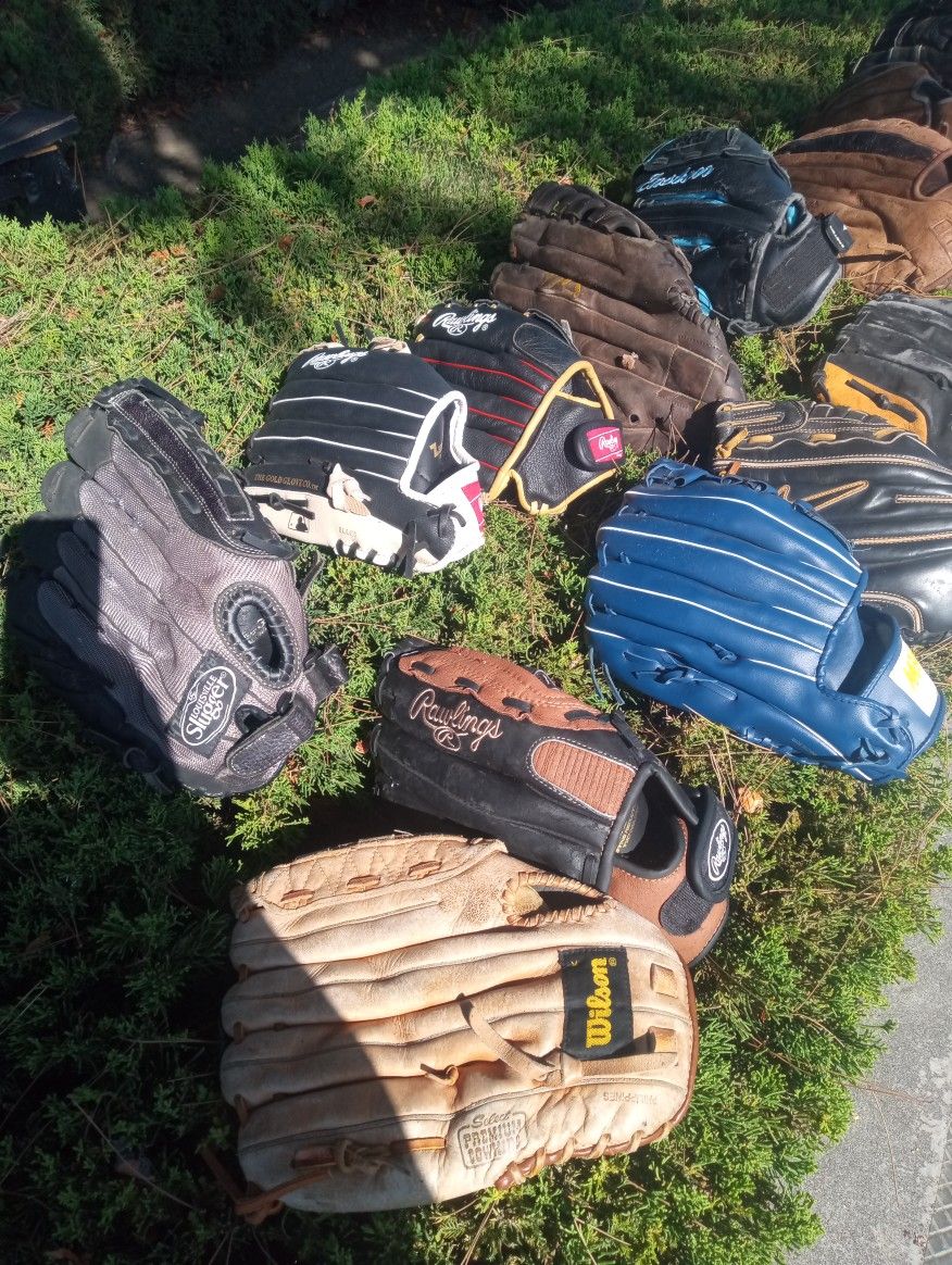 BASEBALL GAME USED BROKEN IN GLOVES ! only 80 Each! Betta Hurry ππ