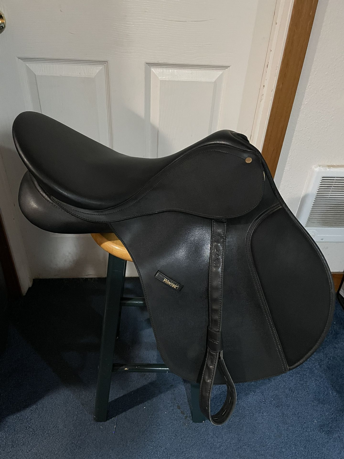 Wintec 250 AP Saddle with Changeable Gullet