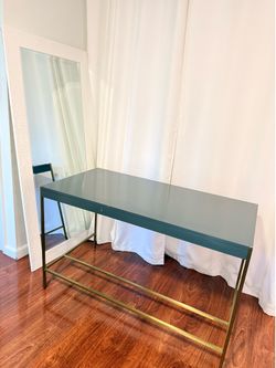 FREE  Desk