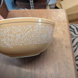 Pyrex Bowl 