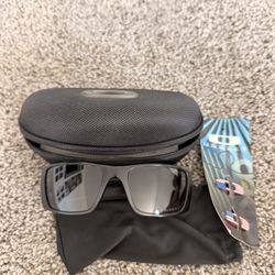 Oakley sunglasses (Model: Fuel Cell) Polarized 