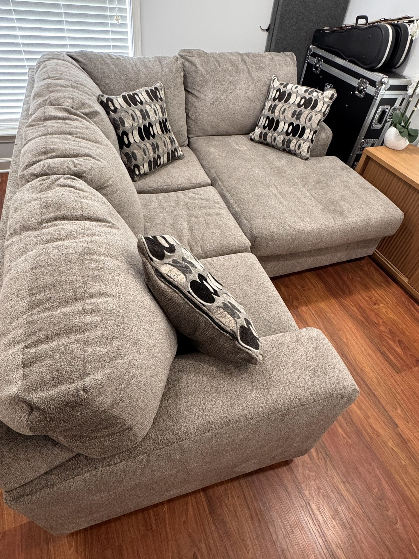 Ashley‘S Sectional Couch