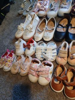 Mixed assorted shoes