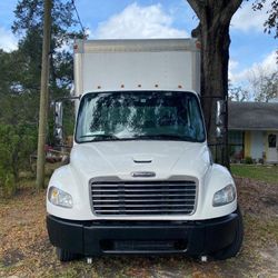 2007 Freightliner  M2106 