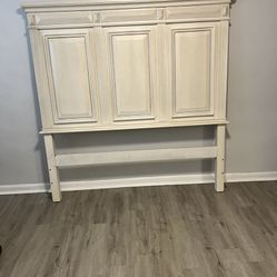 Queen Sized Bed Set With Tall Dresser Long Dresser With Mirror Head Board And Foot Board