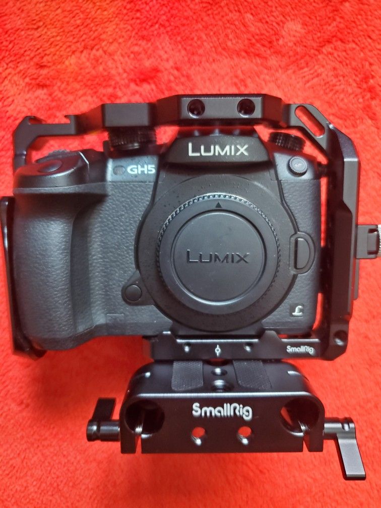 Panasonic Lumix GH5 Bundle Vlog 4K 60 Cinema Kit
