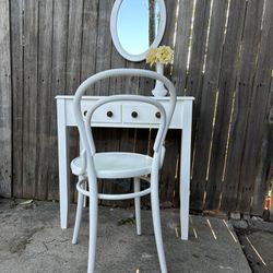 Desk / Chair / Mirror Set 