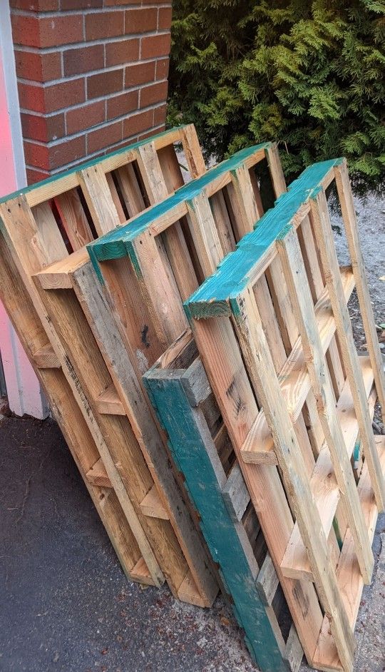 (5) Pallets, 4' X 4', Free