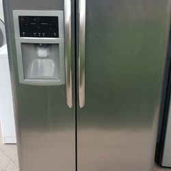 Fridgidaire Refrigerator
