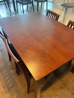 Pottery Barn Kids Table & 4 Chairs – Solid Wood