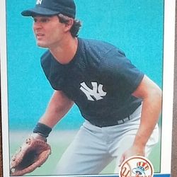 1984 Fleer Don Mattingly #131 Rookie RC NM to NM-MT.