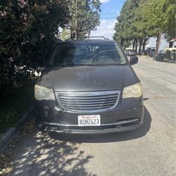 2012 Chrysler Town & Country Touring Minivan $2,399
