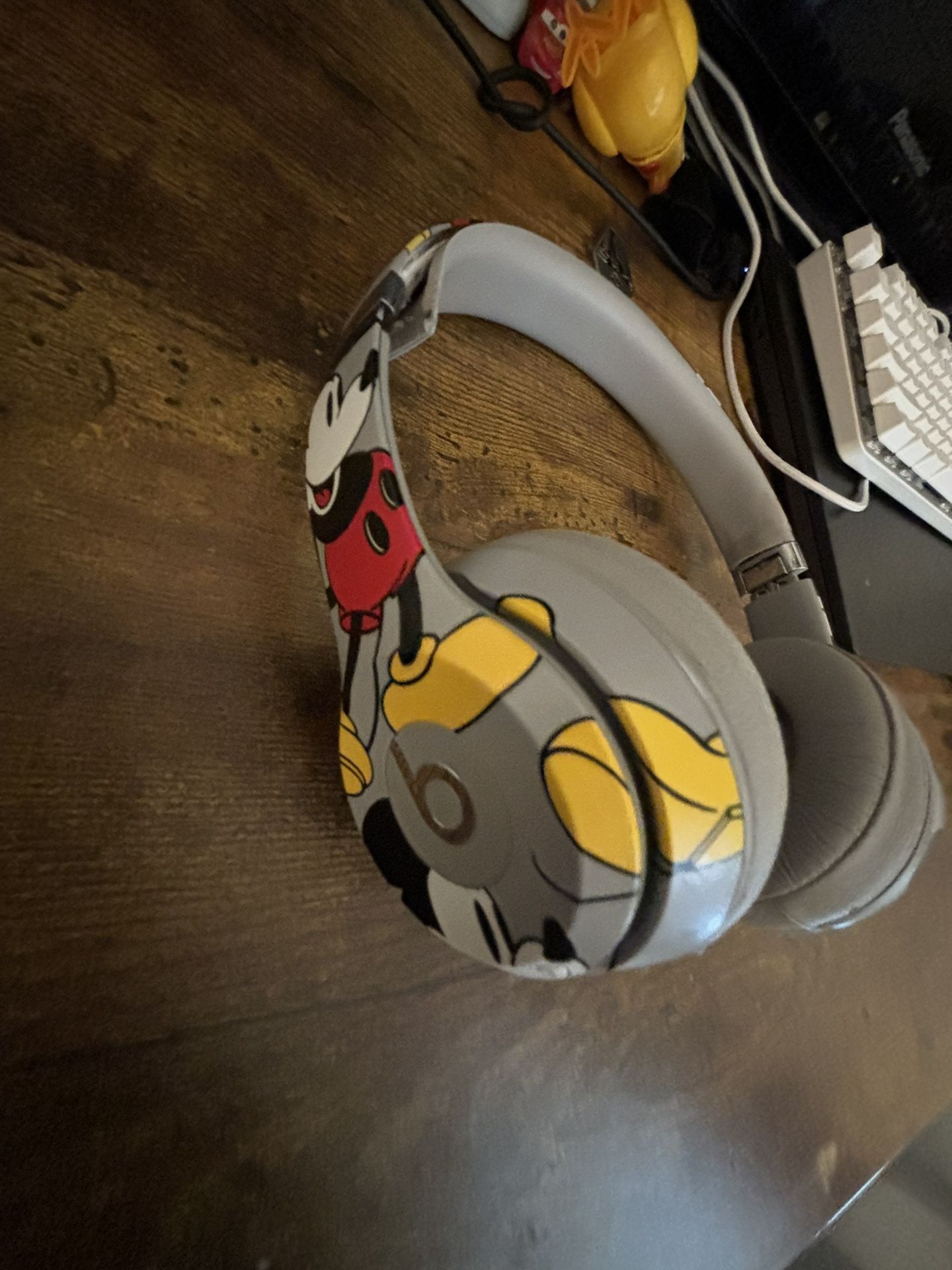 90th Anniversary Mickey beats