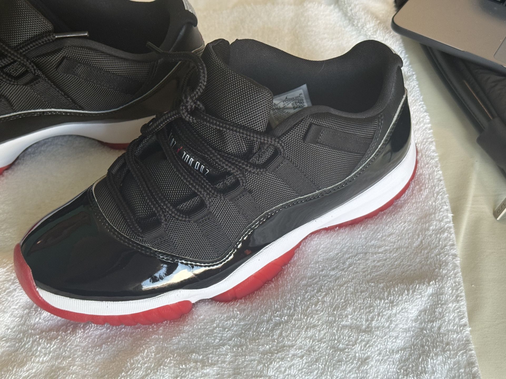 Jordan 11 Low Bred
