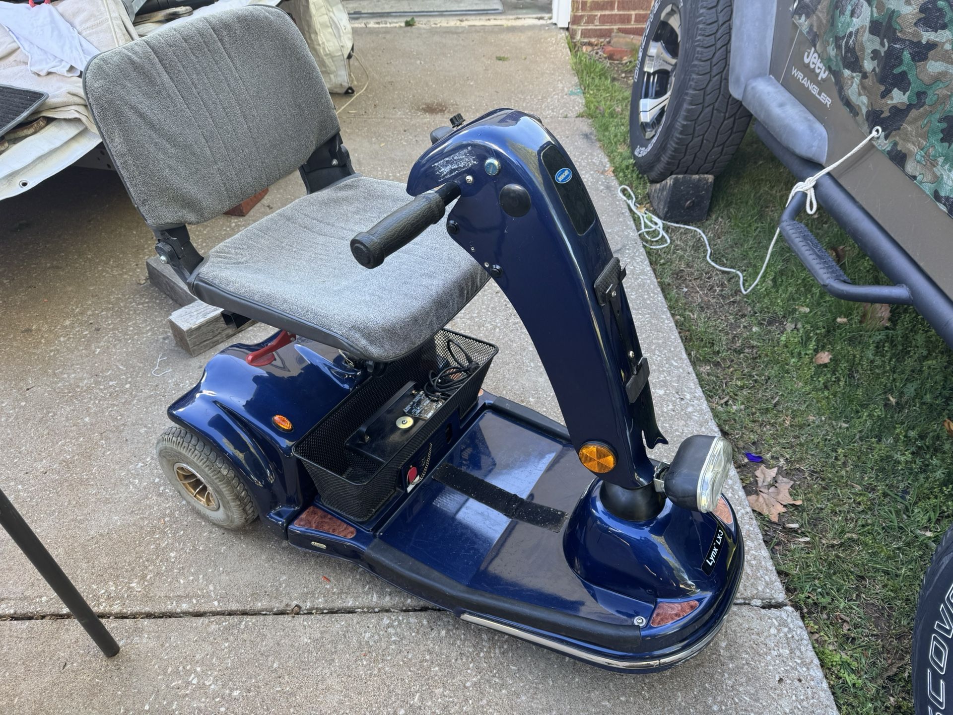 Invacare Lynx3 Scooter (new batteries)