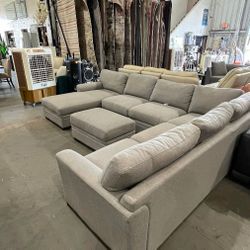 Cozy Sectional Sofa with Ottoman – Great for Relaxing