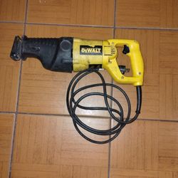 Saw DeWalt 
