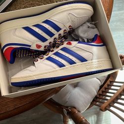 Size 9.5 Basketball Adidas Shoes
