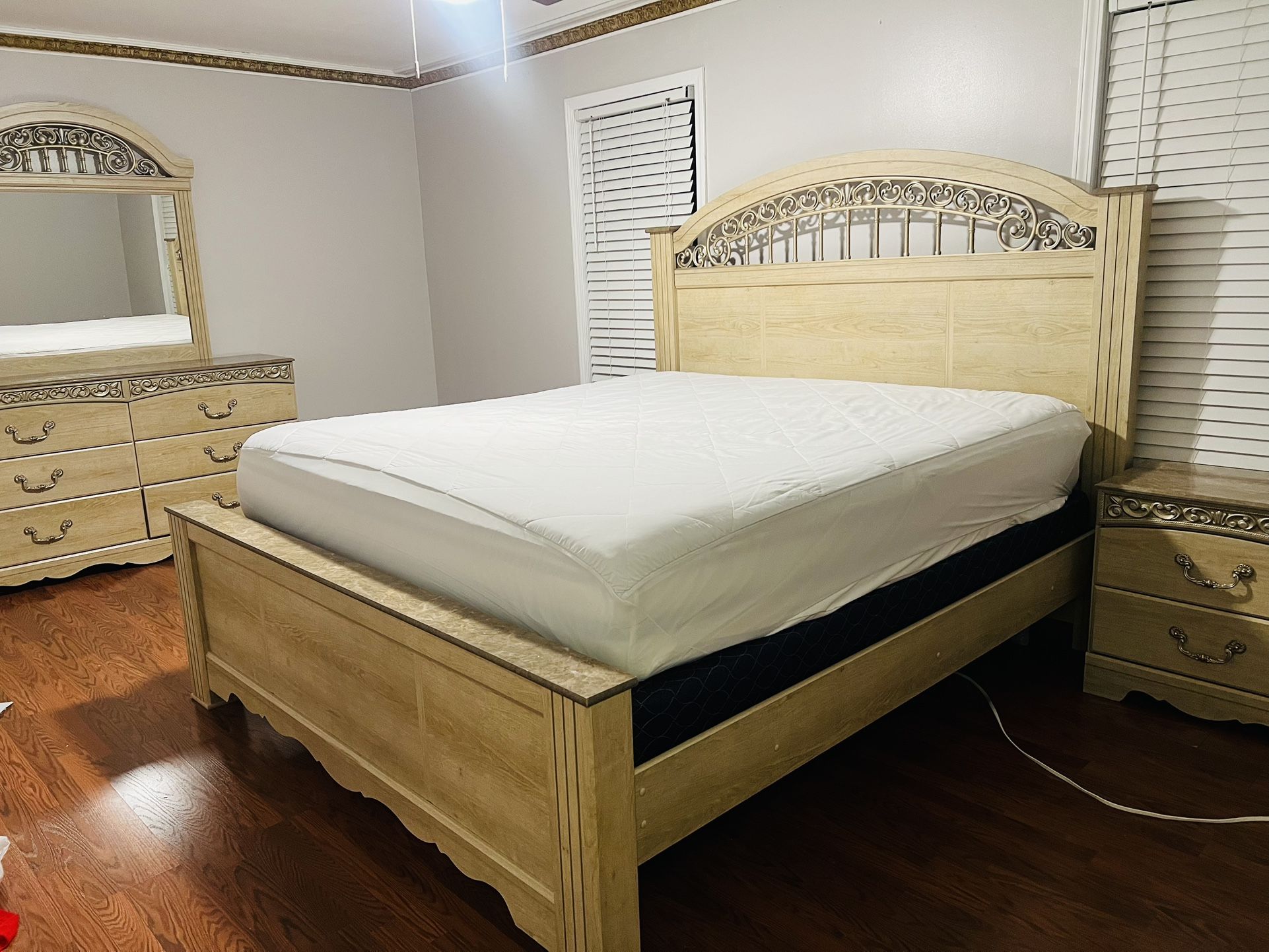 5 Piece Bedroom Set Including Dresses, bed Frame , And Chest $1500