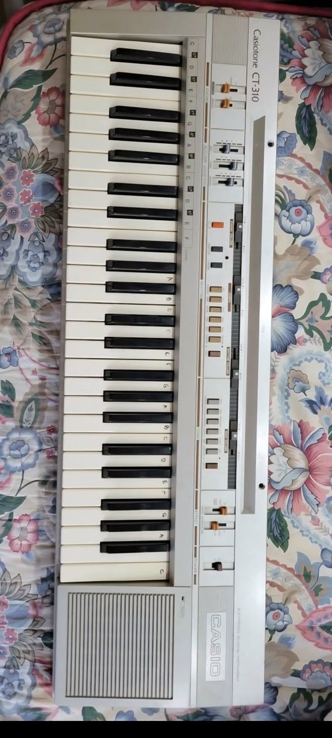 Casio Casiotone CT-310 Keyboard