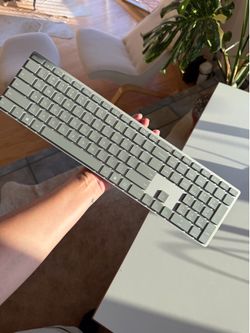 Microsoft designer keyboard works perfectly 🙌