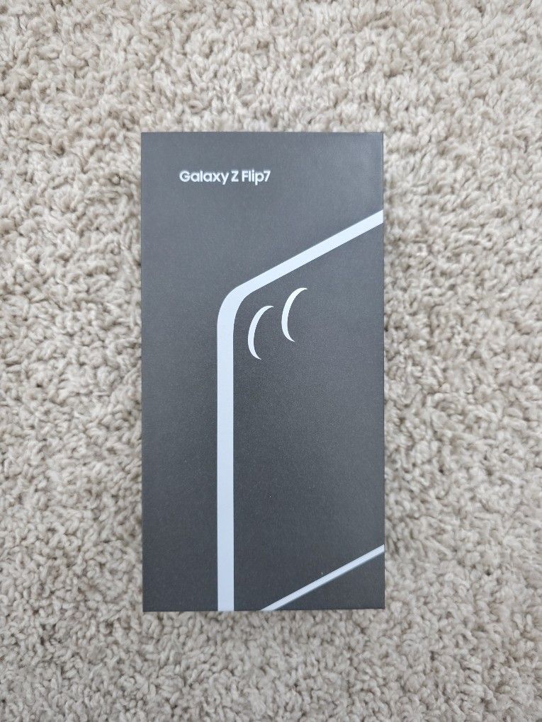 Samsung Z Flip7 - $749