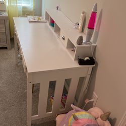 Kids desk