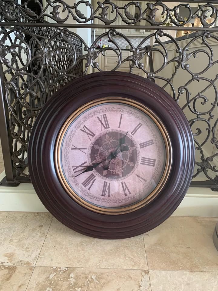Moving sale - Clocks and Decorative Atlas global be