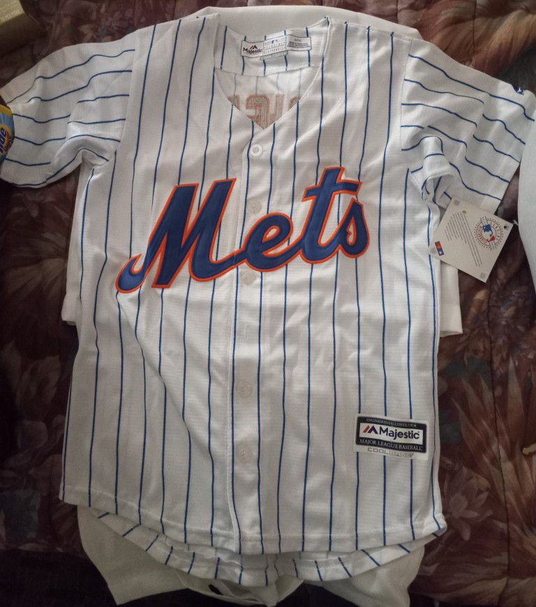 Mets button up jersey and Tru Religion tshirt for Sale in Lodi, CA - OfferUp