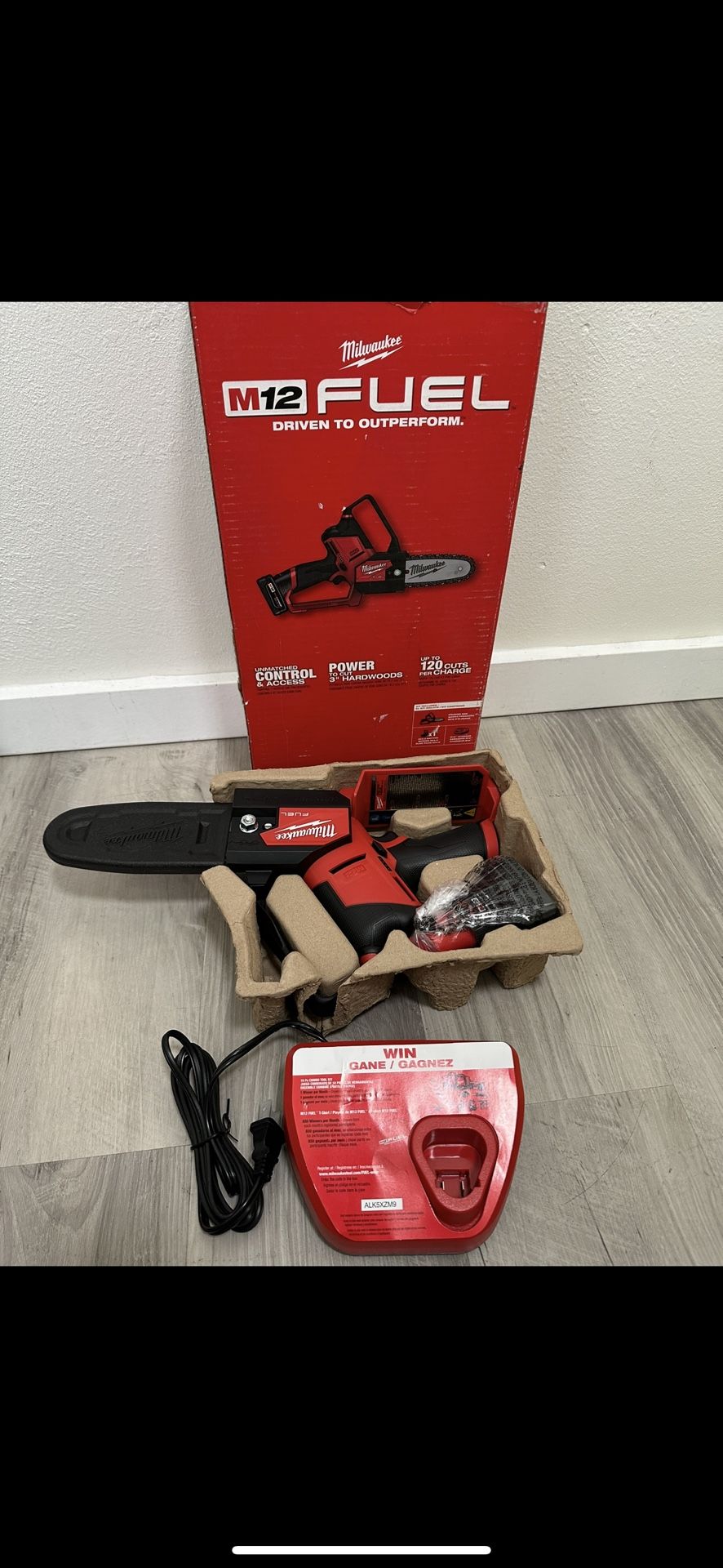 Milwaukee M12 FUEL 12V Brushless Battery 6 in. HATCHET Pruning Saw Kit with 4.0 Ah Battery & Charger